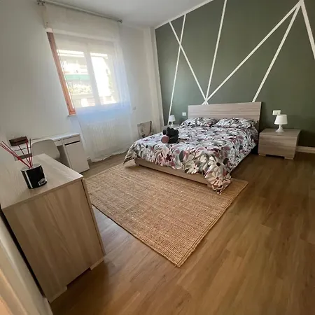 Angy E Ros *